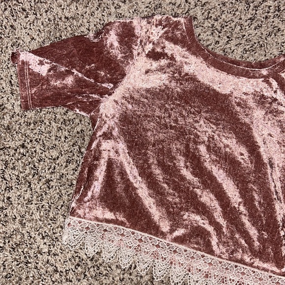 Girls size Medium Nowadays super soft pretty top with gorgeous trim  !! - Picture 3 of 4